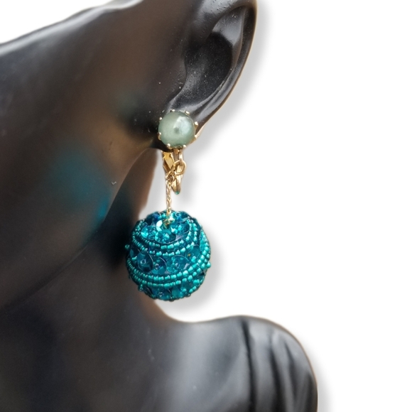 1960S MADE IN HONG KONG BLUE & GOLD SEQUIN BALL DROP CLIP ON EARRINGS - Picture 3 of 5